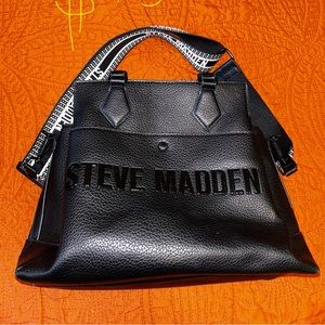 Steve Madden crossbody purse. Great condition. Adjustable and detachable strap.